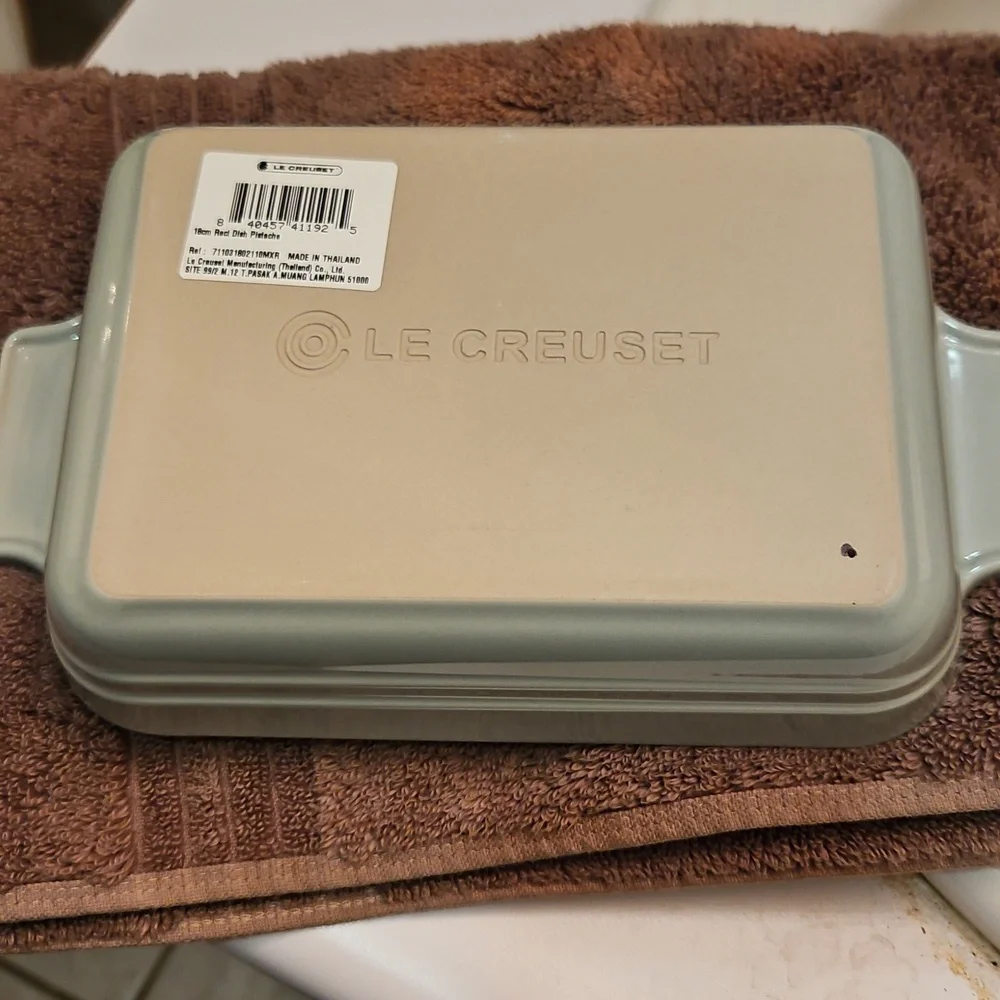 Le Creuset  Rectangular Baking Dish - Picture 10 of 10